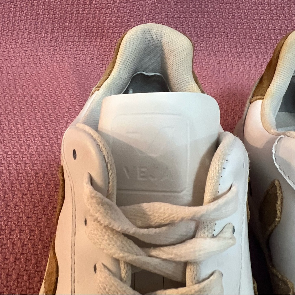 Veja V-10 Women’s Leather Shoes Sneakers White Camel Size 9 - Picture 5 of 10